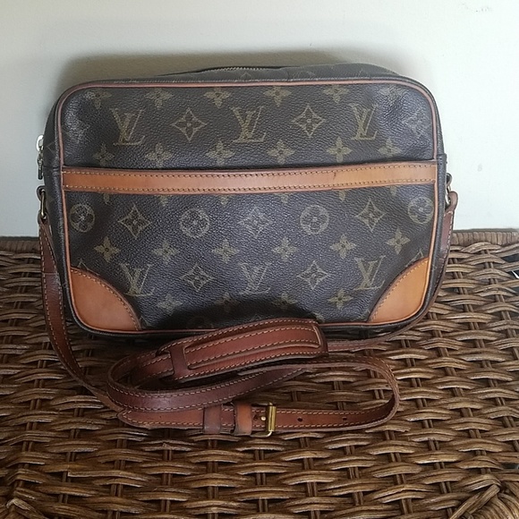 Louis Vuitton Handbags - LOUIS VUITTON Trocadero 30 crossbody